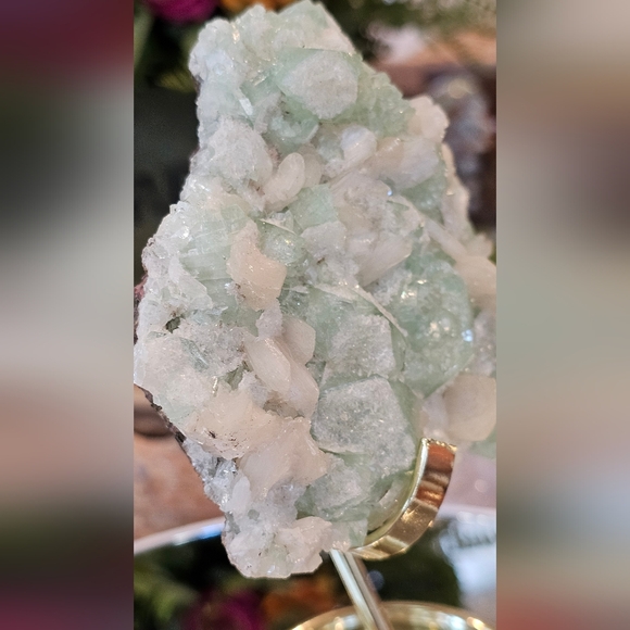 Green Apophyllite And Stillbite With A Dusting Of Sparkly Clear Quartz- Gorgeous - Picture 13 of 16